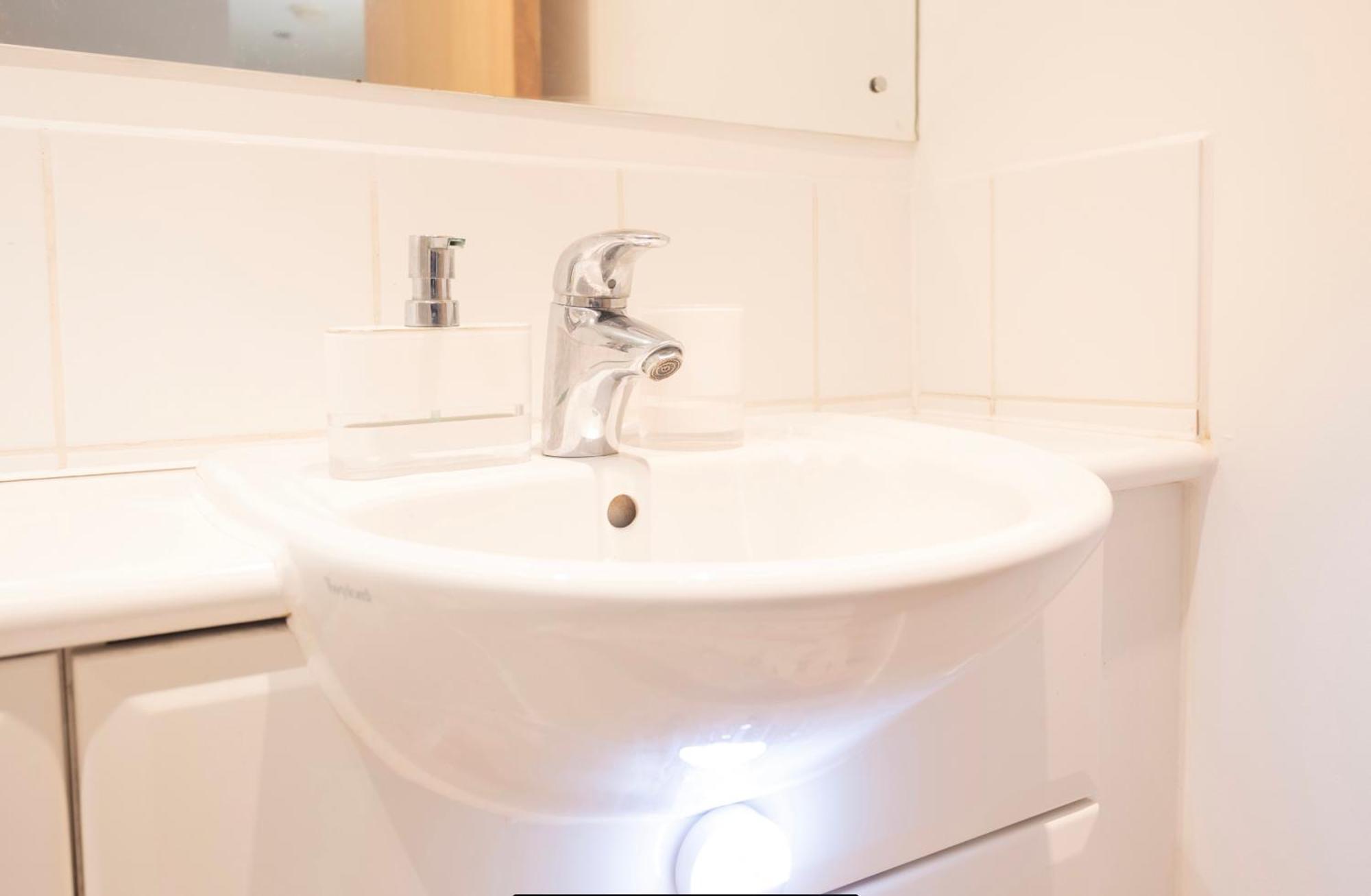 Cosy Riverview-London Excel Centre-O2 Arena Экстерьер фото